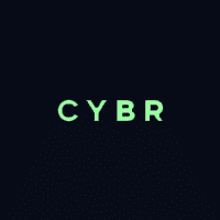 En svart bakgrunn med ordet "CYBR" i fete, neongrønne store bokstaver sentrert. Under "CYBR" danner små blågrønne prikker et trekantet, spotlight-lignende mønster, som strekker seg nedover og falmer mot bunnen av bildet – symboliserer banebrytende IT-sikkerhet.